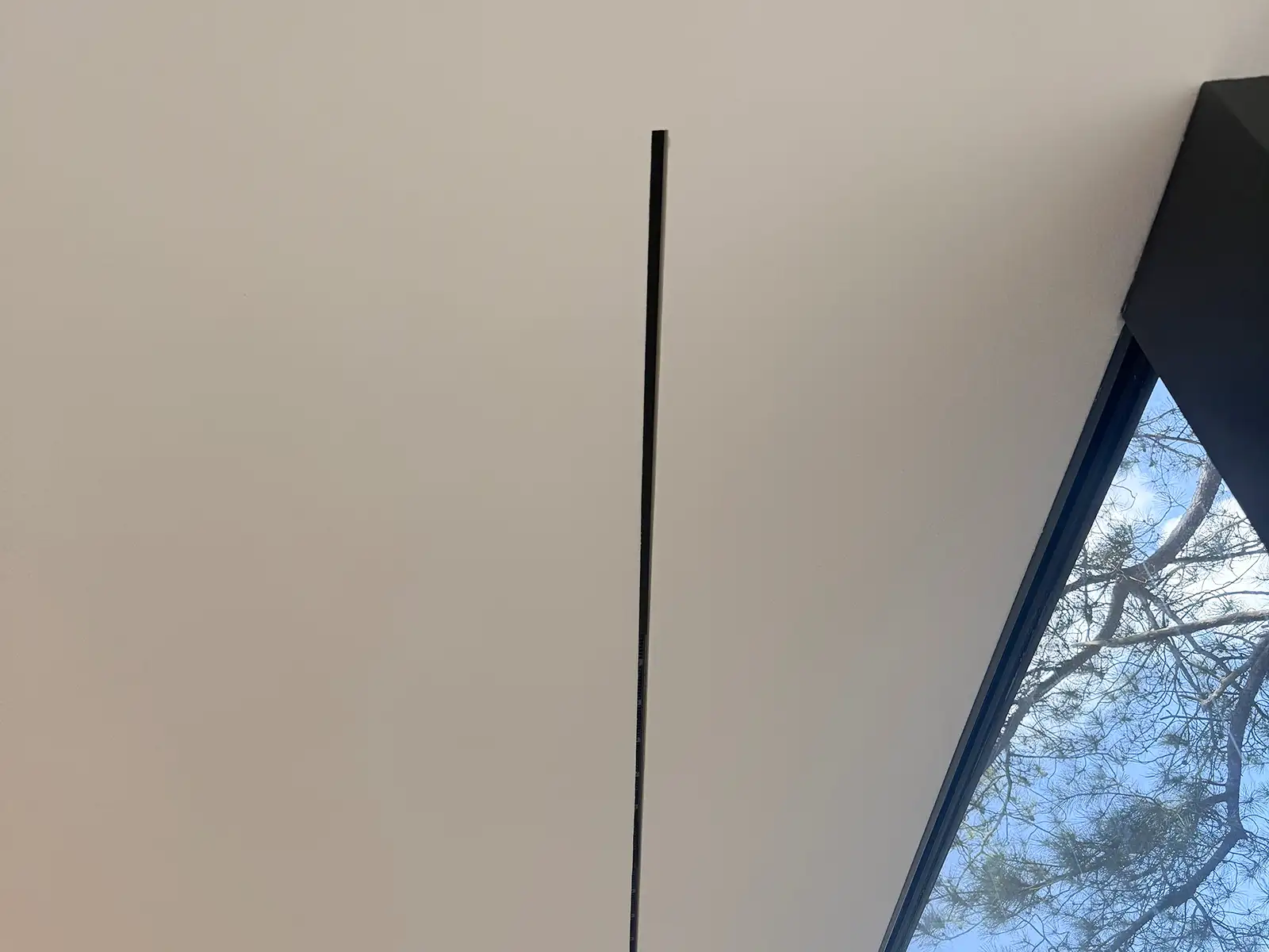 Akustikpudsloft med ensartet overflade efter renovering i privat villa – Hz Renovare med Hz Akustikpuds C
