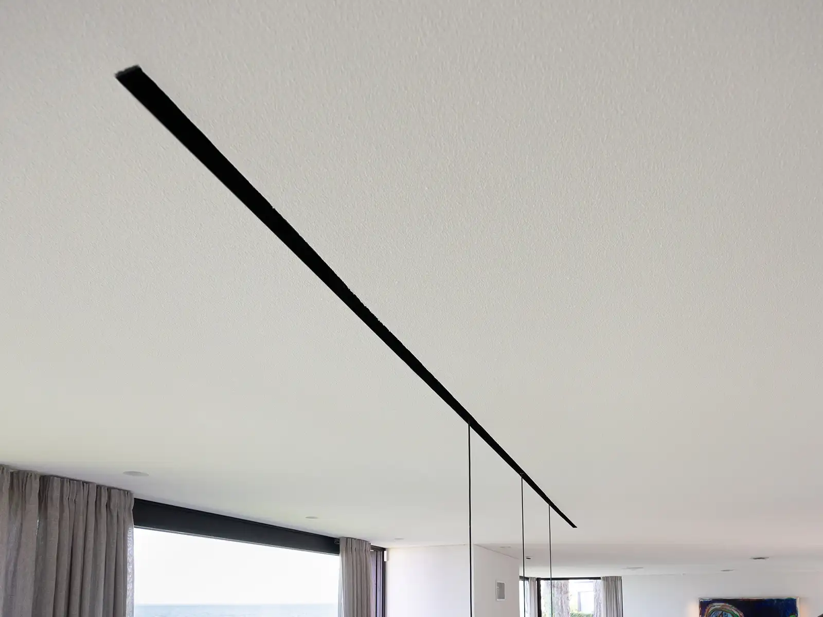 Akustikpudsloft med ensartet overflade efter renovering i privat villa i Rungsted – Hz Renovare med Hz Akustikpuds C